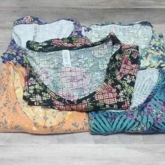 LuLaRoe~Perfect T~Lot of 5 Shirts~EUC - Picture 3 of 3
